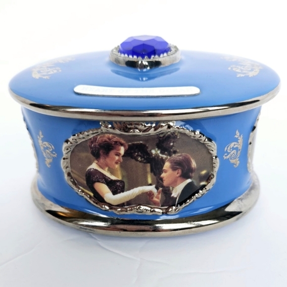 Ardleigh Elliot Titanic Heirloom Porcelain “South Hampton” Musicbox Collection - Picture 3 of 10